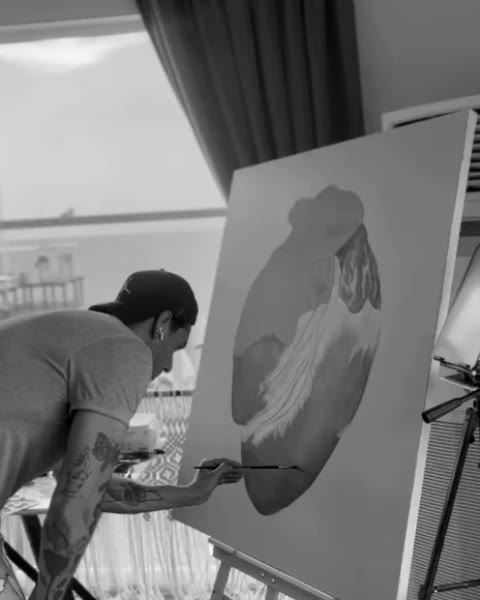Erman Gürcüm painting the anatomical heart beside the sea at the residency studio.